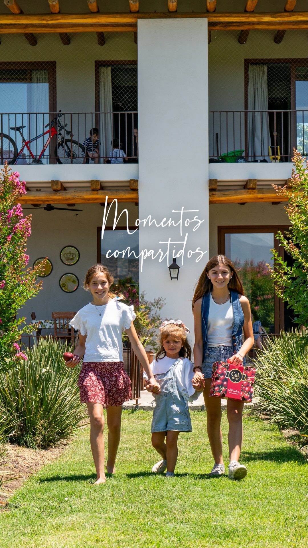 En C&L Fruit, cada fruta nace en nuestros huertos con un propósito: ser compartida.
Momentos simples, risas al aire libre y el sabor de nuestros productos acompañando a las familias alrededor del mundo.
Porque detrás de todo lo que cultivamos hay cuidado, dedicación y una historia que continúa creciendo temporada tras temporada.
At C&L Fruit, every piece of fruit is born in our orchards with one purpose: to be shared.
Simple moments, laughter in the open air, and the flavor of our products bringing families together around the world.
Because behind everything we grow there is care, dedication, and a story that continues to grow season after season.
#cylfruit #feelthefreshness #familytradition #fruit