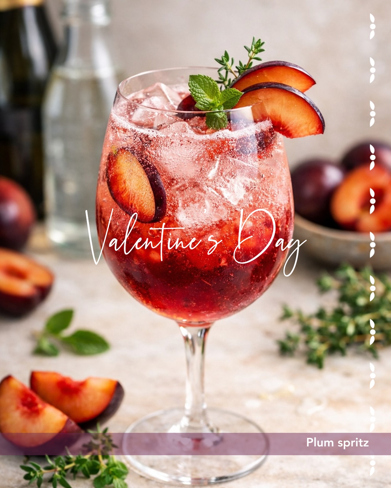 Este Día del Amor, celebramos los momentos que se comparten. ❤️
Brinda con un delicado Spritz de ciruelas, una receta fresca y equilibrada, donde el sabor de la fruta es el protagonista.
Ingredientes:
2 ciruelas maduras, deshuesadas y picadas
1 cucharada de azúcar o miel (opcional)
Hielo
Espumante
Agua con gas
Rodajas de ciruela y hierbas frescas para decorar
Preparación: Licúa las ciruelas con el azúcar o miel hasta obtener un puré suave.
Sirve hielo en una copa, agrega el puré, completa con espumante y un toque de agua con gas. Decora y disfruta un brindis pensado para celebrar el amor.
This Valentine's Day, we celebrate moments meant to be shared. ❤️
Toast with a delicate Plum Spritz — a fresh and well-balanced recipe where the flavor of the fruit takes center stage.
Ingredients:
2 ripe plums, pitted and chopped
1 tablespoon of sugar or honey (optional)
Ice
Sparkling wine
Sparkling water
Plum slices and fresh herbs for garnish
Preparation: Blend the plums with the sugar or honey until smooth. Fill a glass with ice, add the purée, top with sparkling wine and a splash of sparkling water. Garnish and enjoy a toast made to celebrate love.
#cylfruit #feelthefreshness #valentinesday #plums