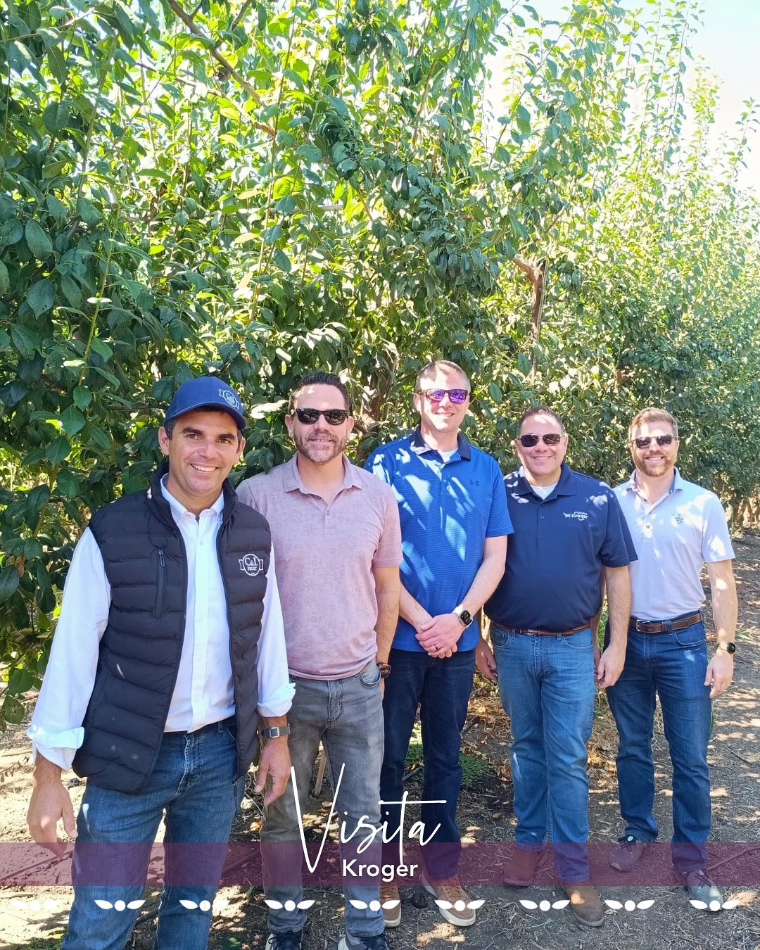 Recibimos en nuestros huertos e instalaciones a representantes de Kroger, uno de los principales retailers de Estados Unidos, quienes visitaron C&L Fruit para conocer en profundidad nuestros procesos productivos y estándares de trabajo.
La jornada permitió mostrar nuestro enfoque en calidad, inocuidad y consistencia operacional, pilares fundamentales para abastecer mercados internacionales exigentes.
Seguimos avanzando con una visión de largo plazo, fortaleciendo relaciones basadas en confianza, transparencia y compromiso.
We welcomed representatives from Kroger, one of the leading retailers in the United States, to our orchards and facilities to get a firsthand look at our production processes and operating standards.
The visit allowed us to showcase our focus on quality, food safety, and operational consistency — key pillars in supplying demanding international markets.
We continue moving forward with a long-term vision, strengthening relationships built on trust, transparency, and commitment.
#cylfruit #feelthefreshness #kroger #exportquality